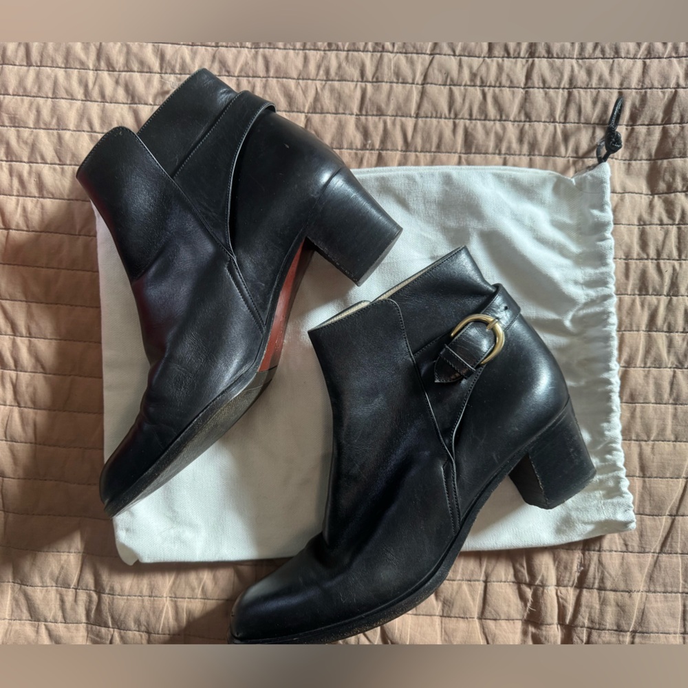 Bally Lilla black leather ankle boots size 38 made in Italy.